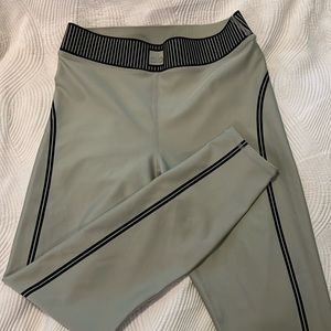 Airlift High-Waist 7/8 Line Up Legging - Limestone